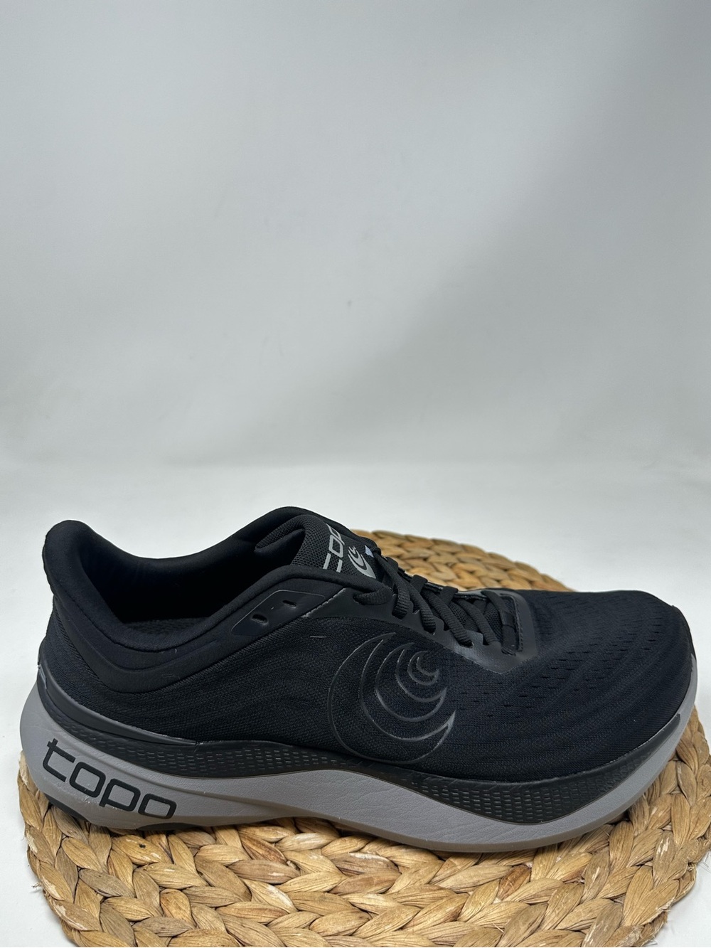 TOPO Aura Running Shoes Black Charcoal Grey Size 11.5 Men's